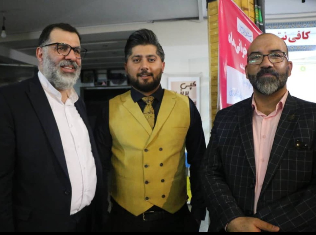 تیم و کار تیمی حلقه مفقوده مدیریت در ایران نوشته سید محمد امین حسینی 1 سیدمحمدامین حسینی در کنار دکتر گرجی و دکتر مازیار میر